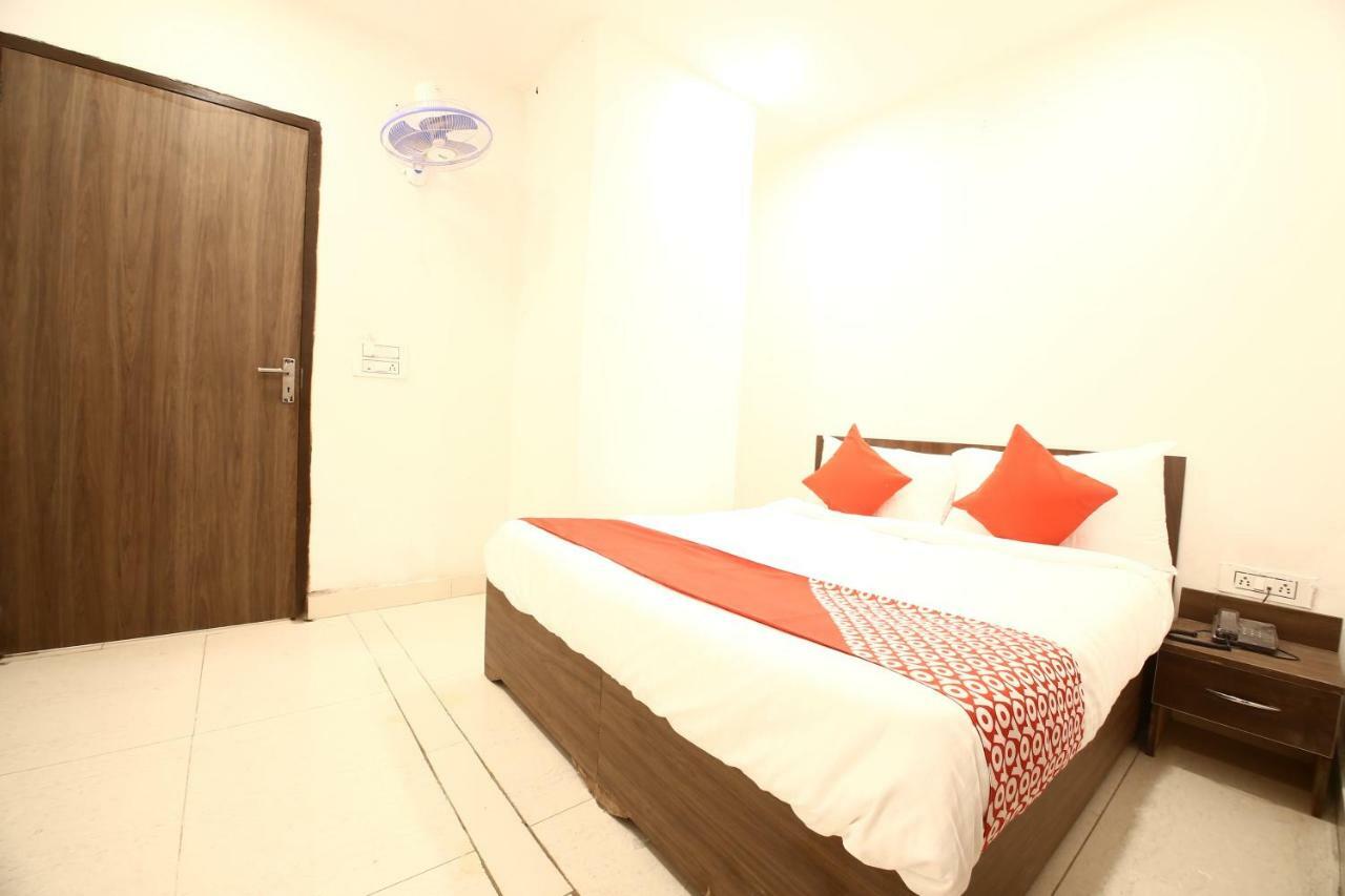 Oyo Flagship 29984 Seven Heaven Hotel