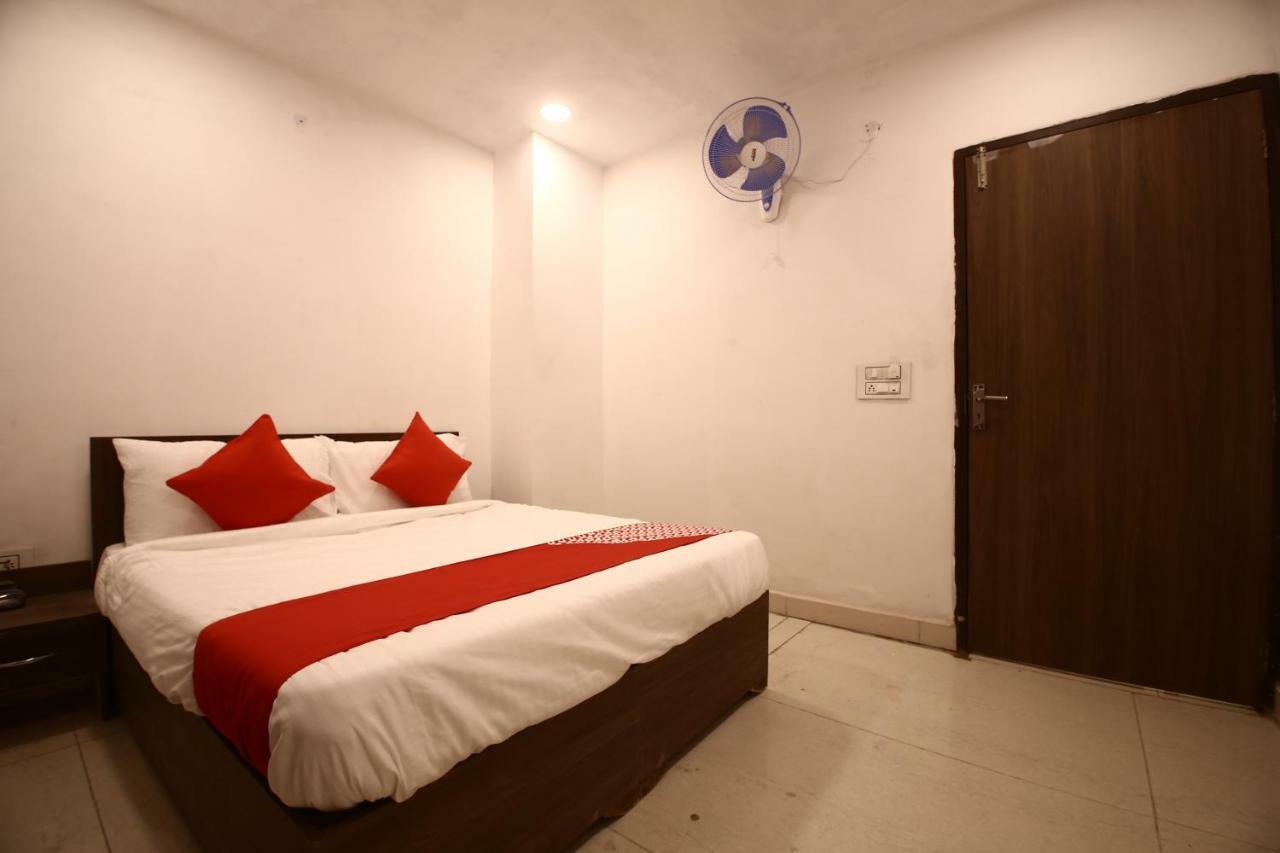 Oyo Flagship 29984 Seven Heaven Hotel 3*